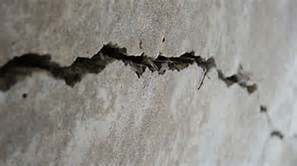 horizontal crack foundation, structural cracks in houses, foundation cracks