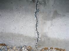 vertical foundation crack, normal foundation crack, vertical cracks in block foundation, vertical crack in garage foundation