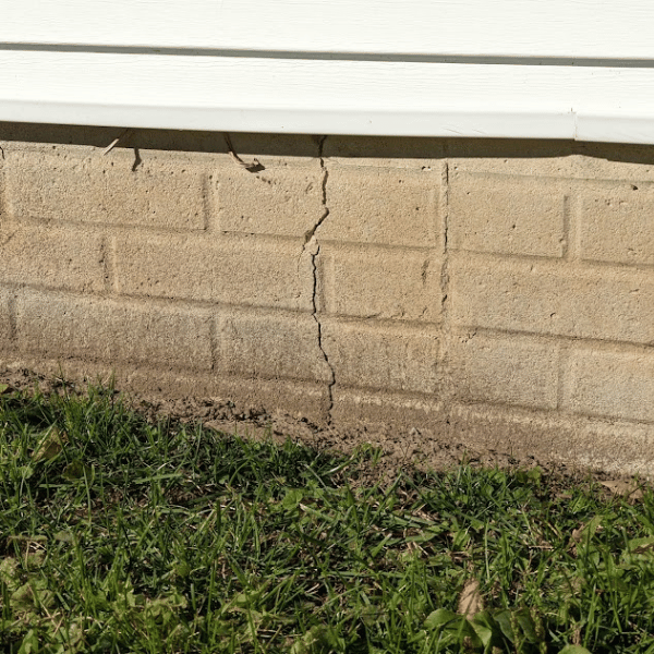 Image of vertical crack, that when it's less that 1/8 inch, does not pose a danger to you home. 